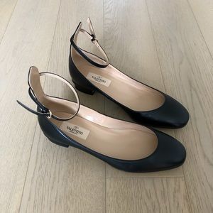 Valentino Garavani Tango Black Leather Low Heel Pumps